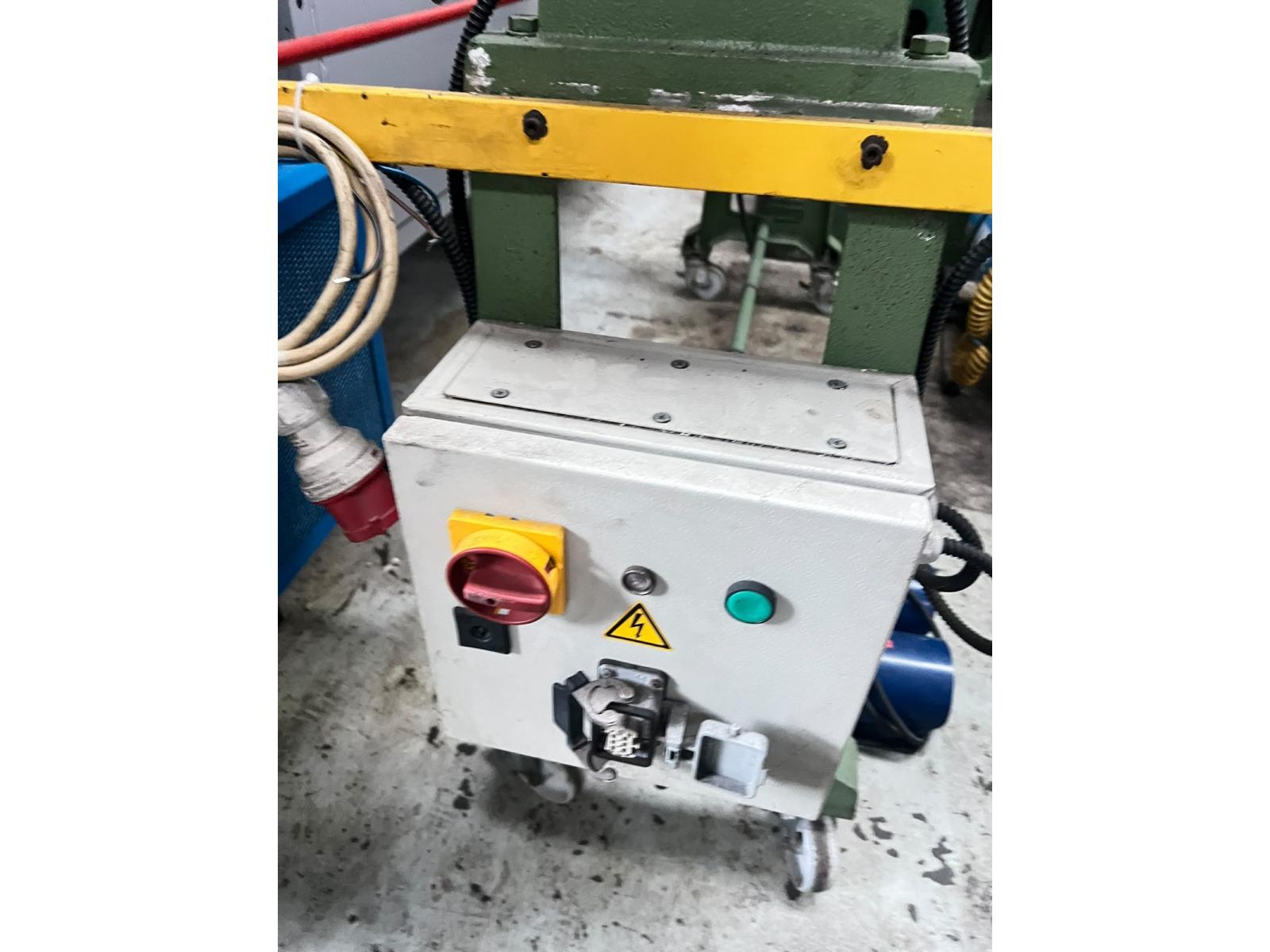 CALANDRA HYLLUS 285 MOT 1520 X 0.6
