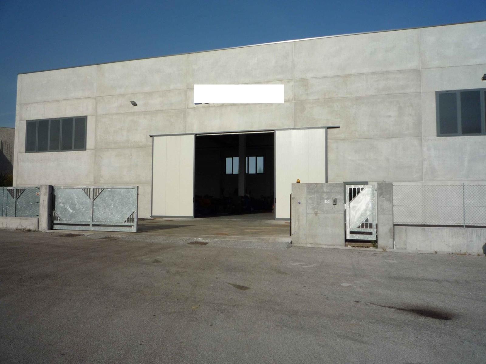 Capannone disponibile da Settembre 2026   Superfice di circa 1.900 mq + 500 mq edificabili  su un area di 5.000 mq
