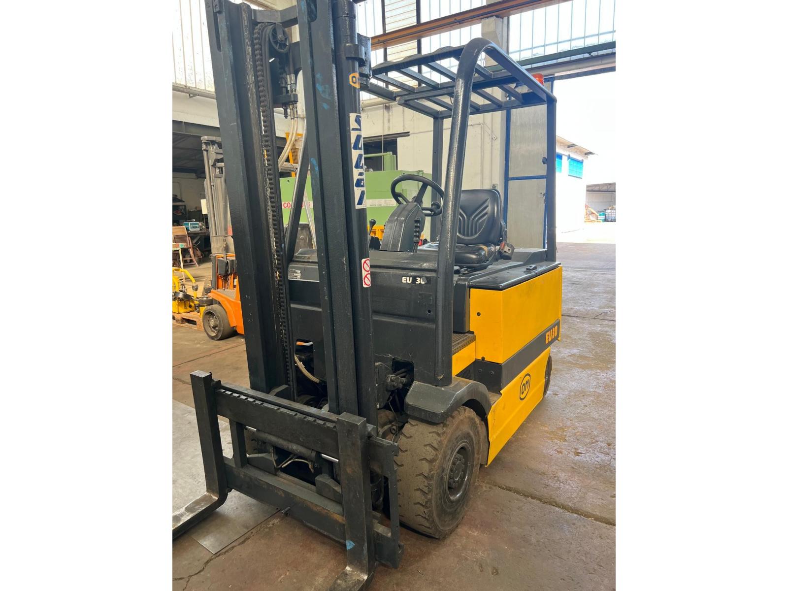 CARRELLO ELEVATORE OM EU 30