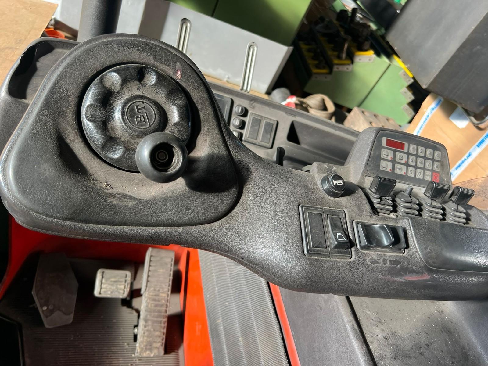 CARRELLO ELEVATORE POZZI ELETTRICO