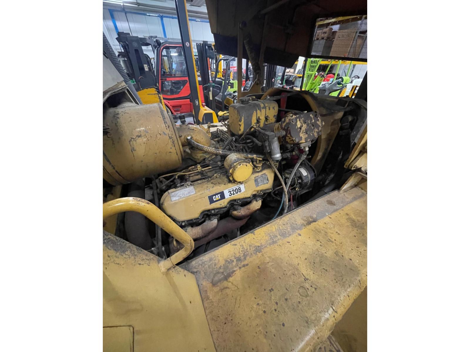 CARRELLO ELEVATORE 14 TON CAT 3208