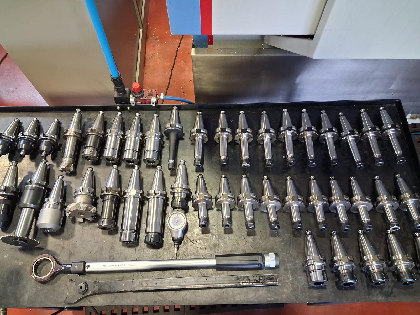 CENTRO DI LAVORO HARDINGE XR600-5AX