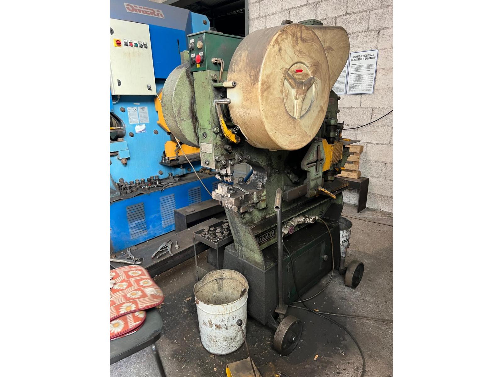 CESOIA PUNZONATRICE UNIVERSALCESOIA PUNZONATRICE UNIVERSALE OMERA 0M 13 45SCE