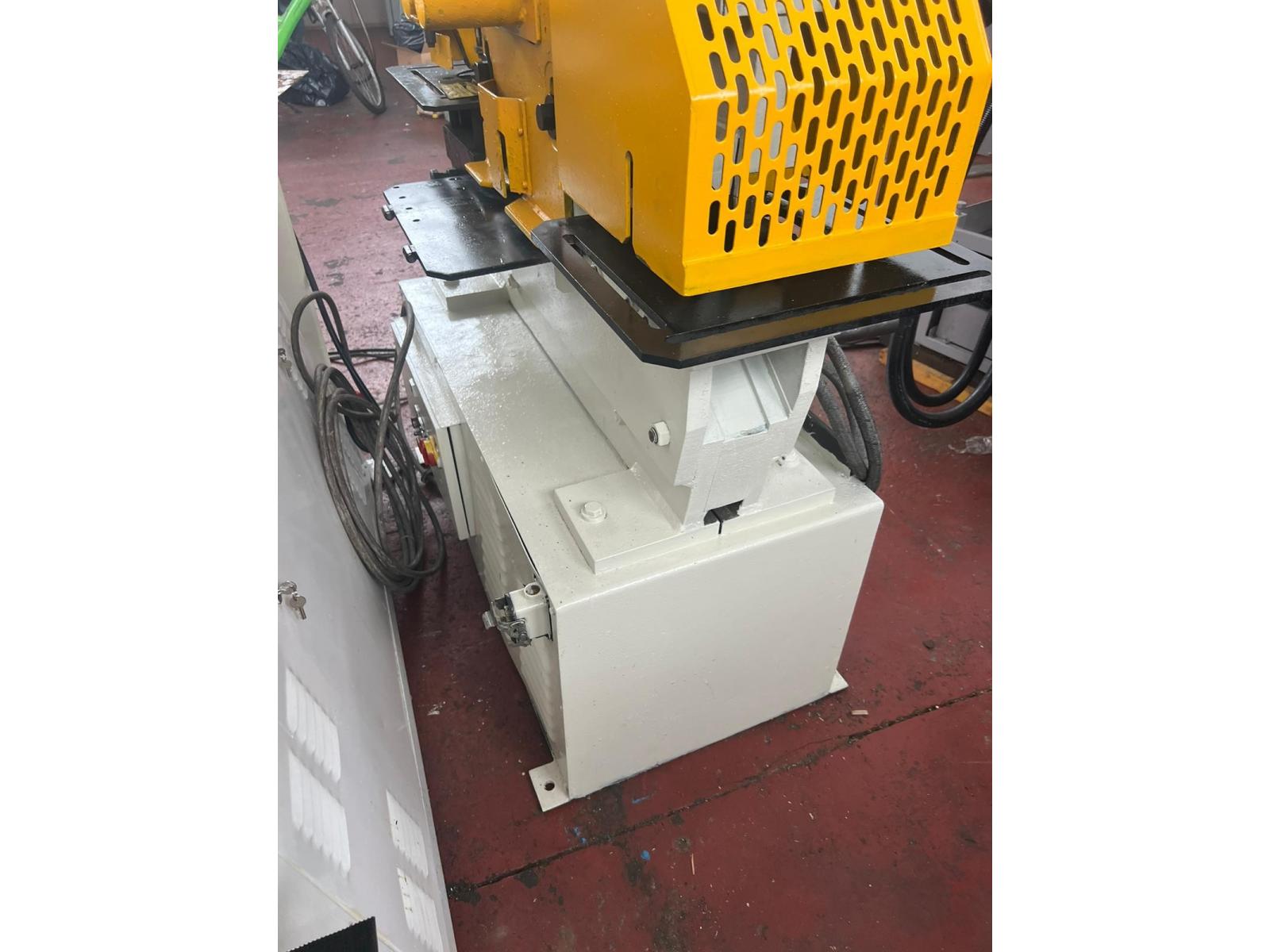 CESOIA PUNZONATRICE UNIVERSALE FICEP 604 N