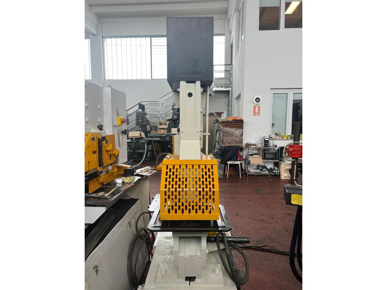 CESOIA PUNZONATRICE UNIVERSALE FICEP 604 N