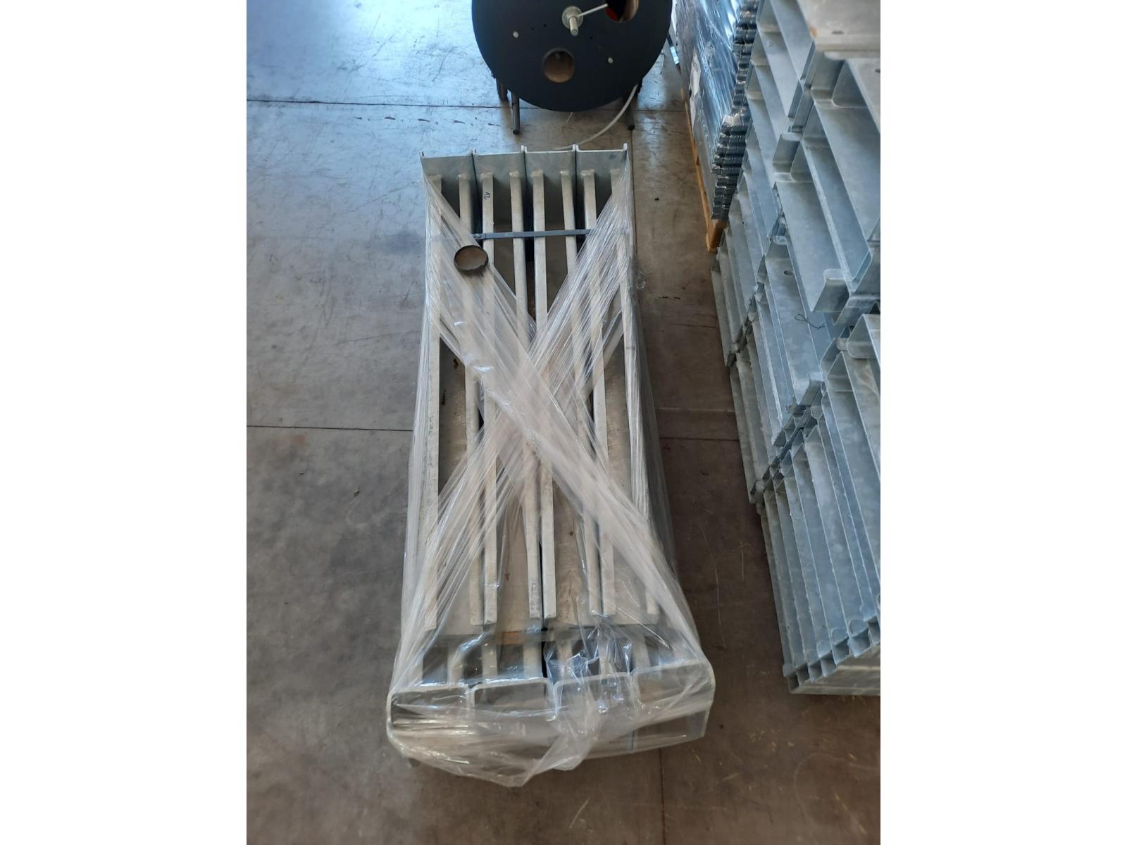 36 colonne cantilever bifronte h 5000 mm con basi 1000+1000