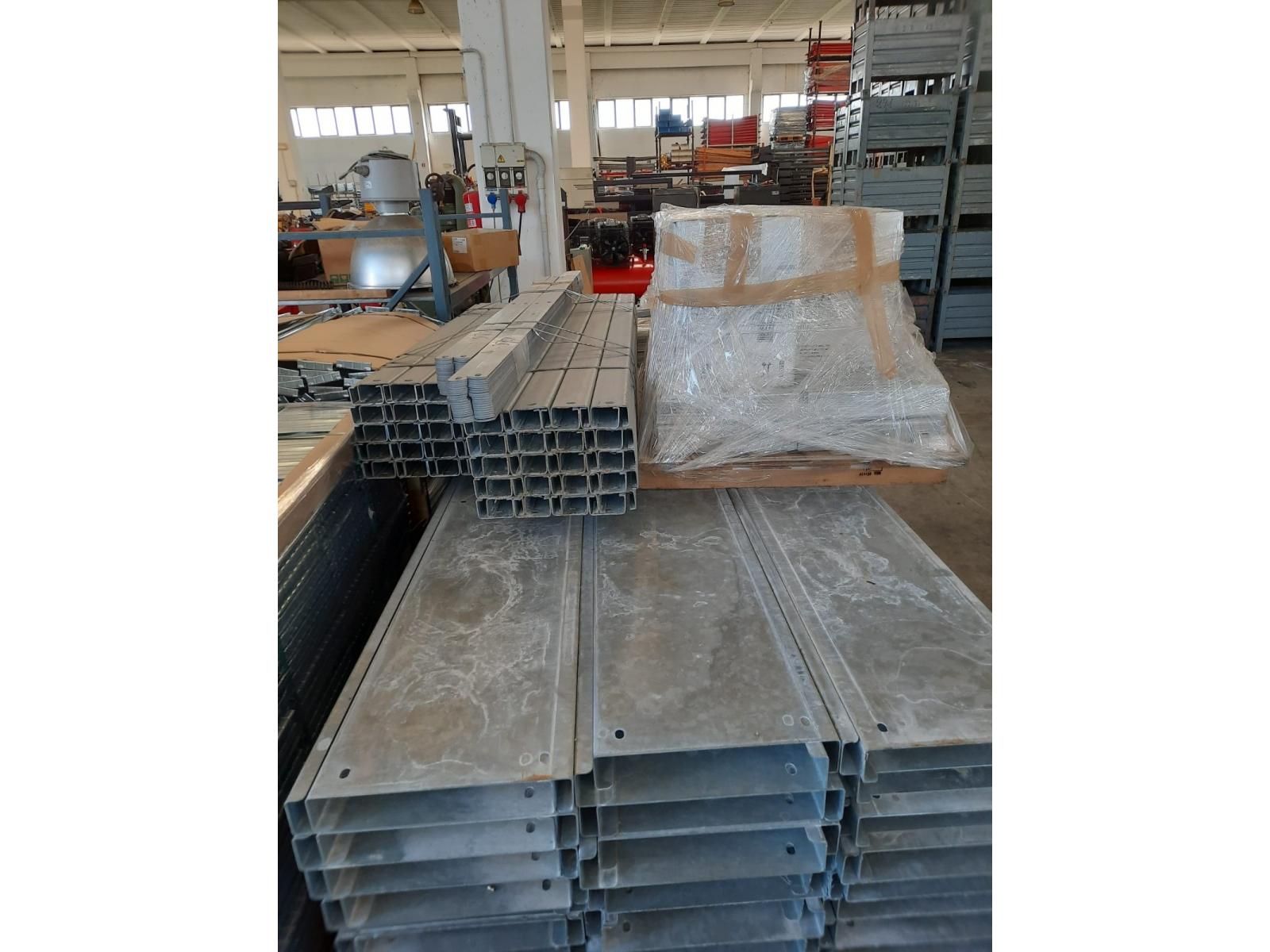 36 colonne cantilever bifronte h 5000 mm con basi 1000+1000