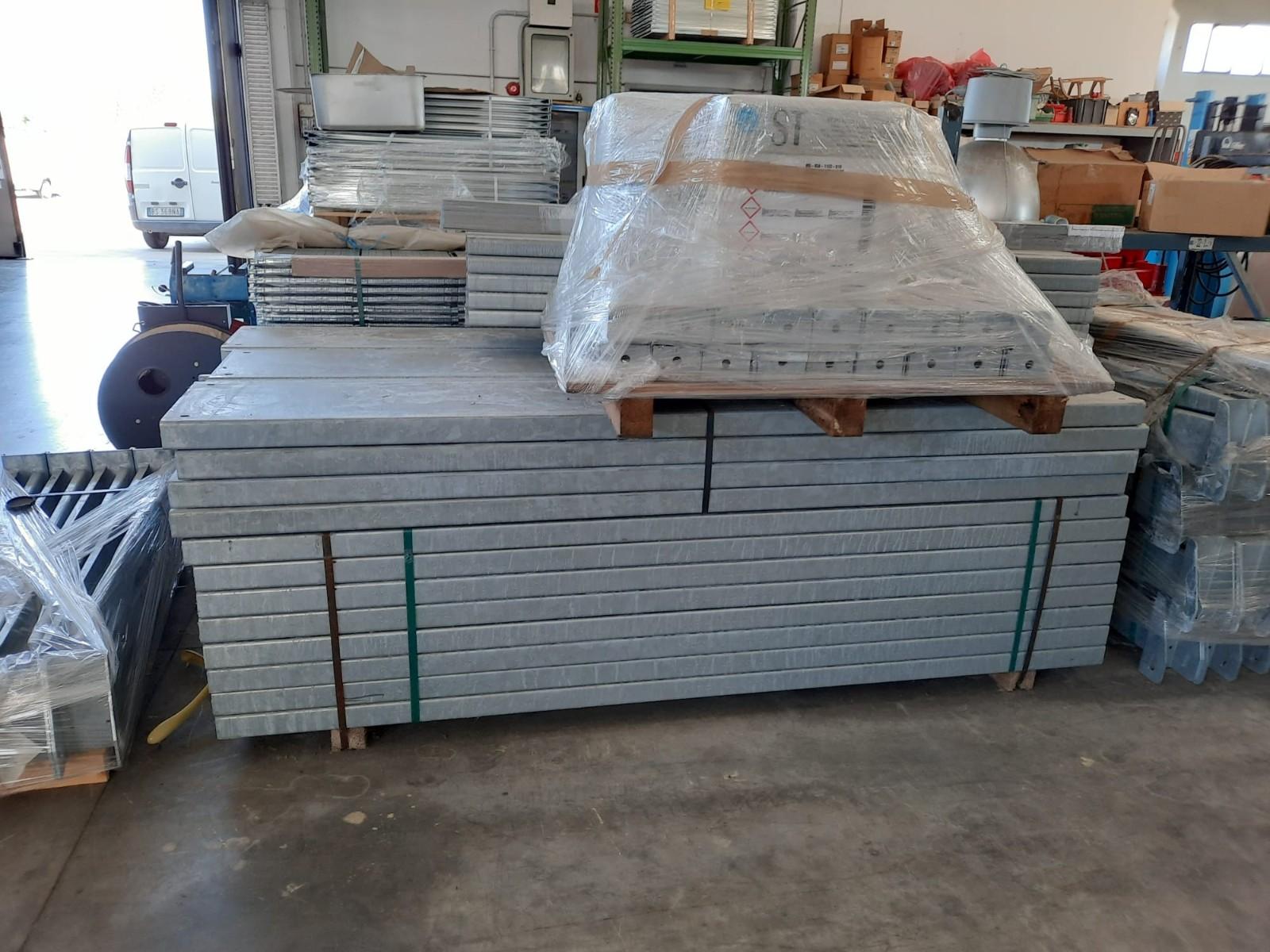 36 colonne cantilever bifronte h 5000 mm con basi 1000+1000