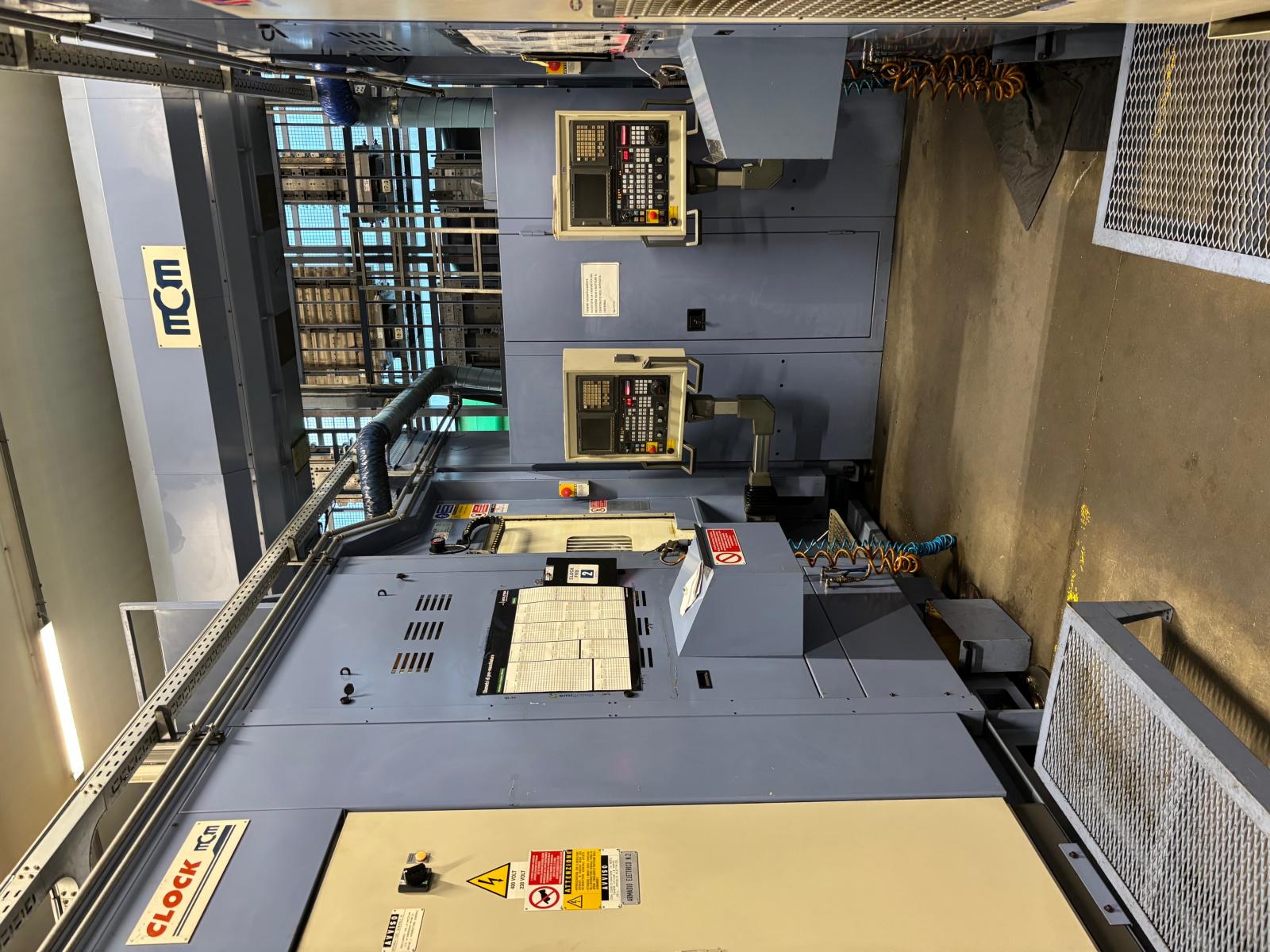 entro di lavoro CNC in linea FMS costituito da 4 macchine della serie “Clock 1200”