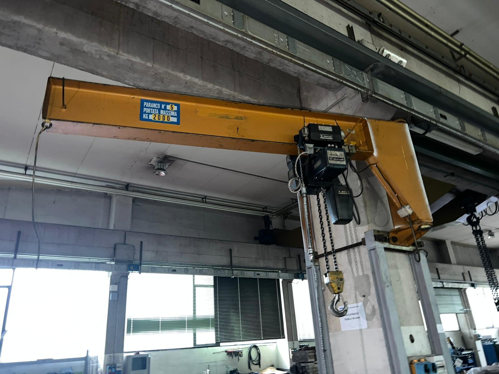 02 GRU A BANDIERA DONATI 2000 KG