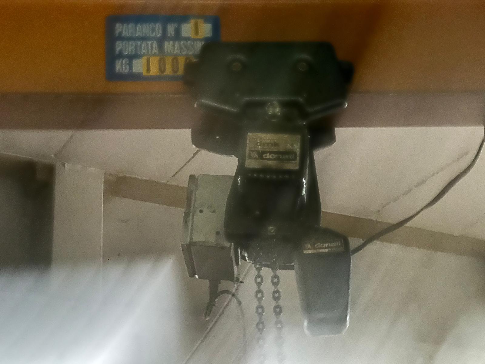 02 GRU A BANDIERA DONATI 2000 KG