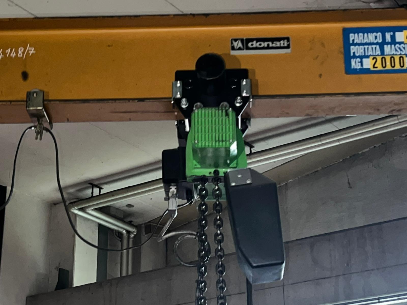 02 GRU A BANDIERA DONATI 2000 KG