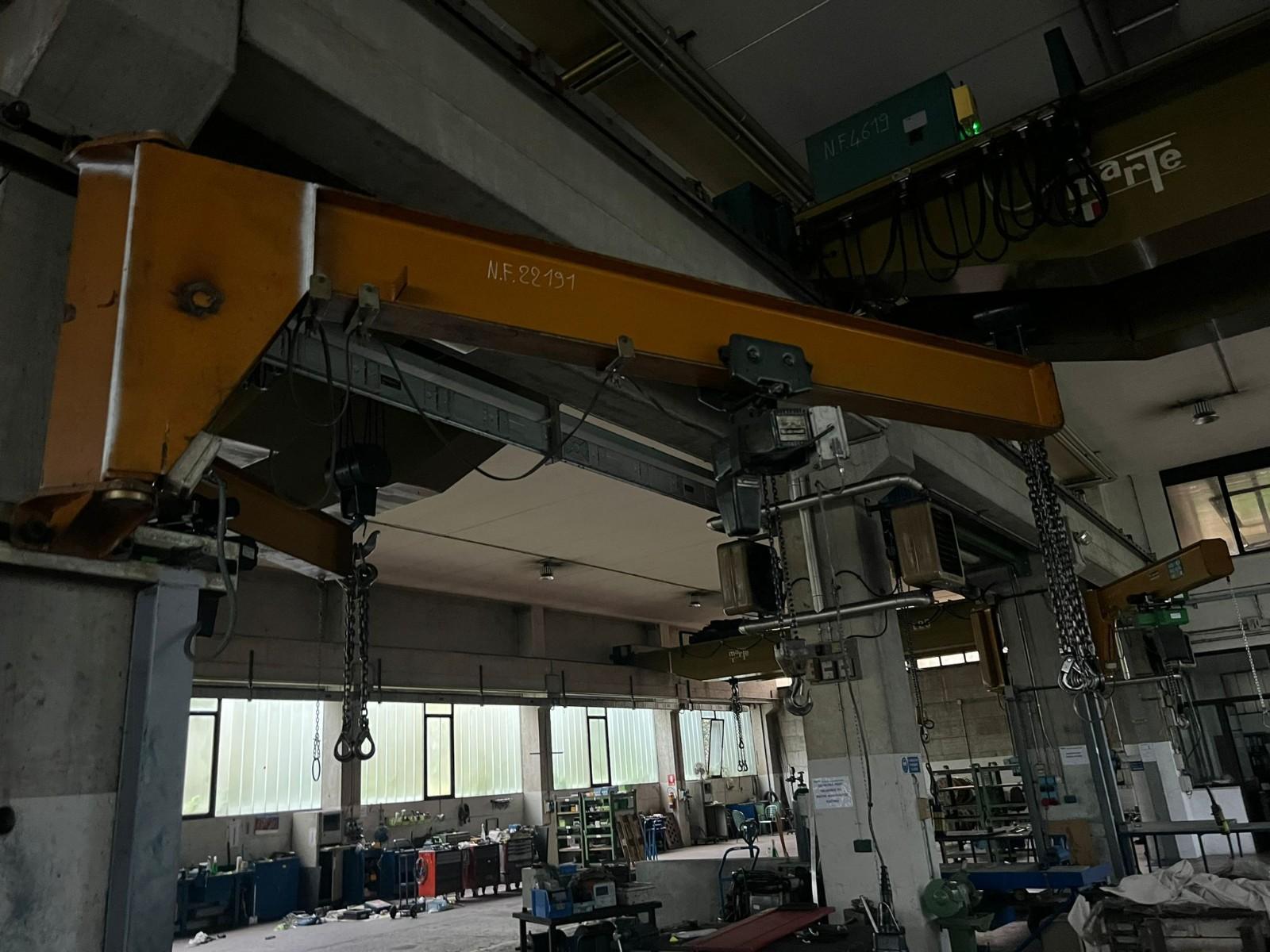 02 GRU A BANDIERA DONATI 2000 KG