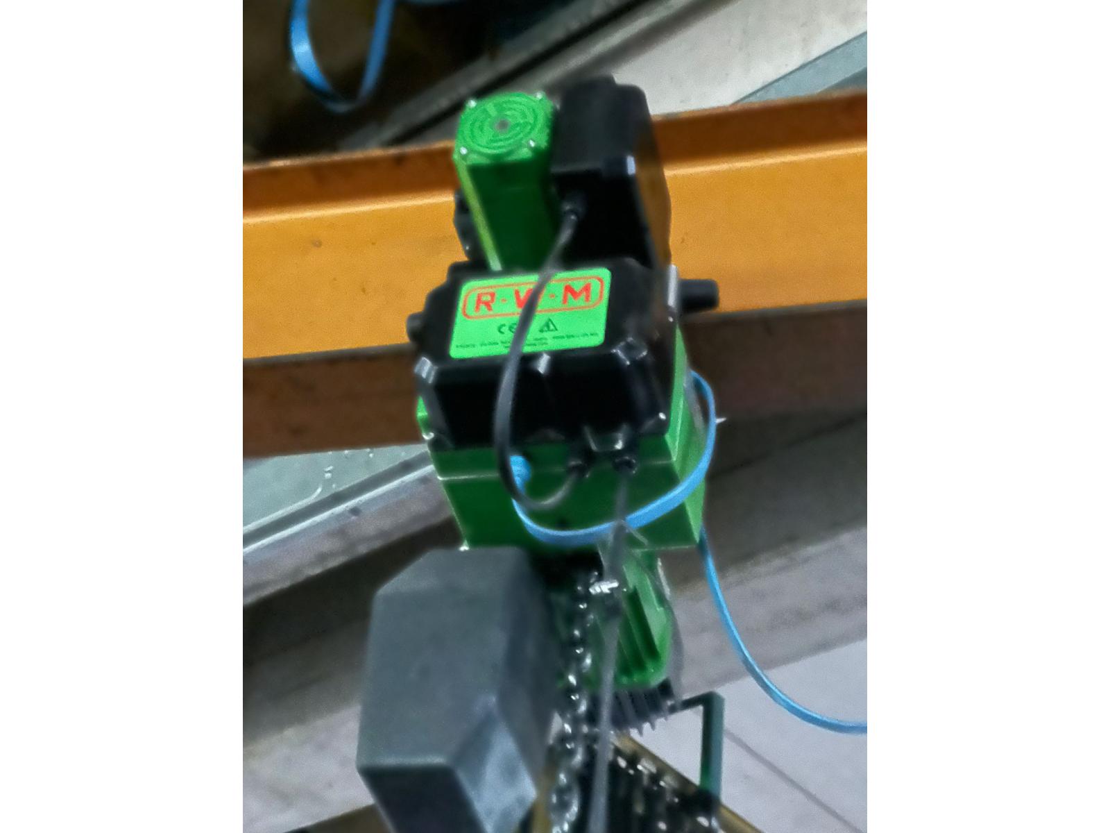 02 GRU A BANDIERA DONATI 2000 KG