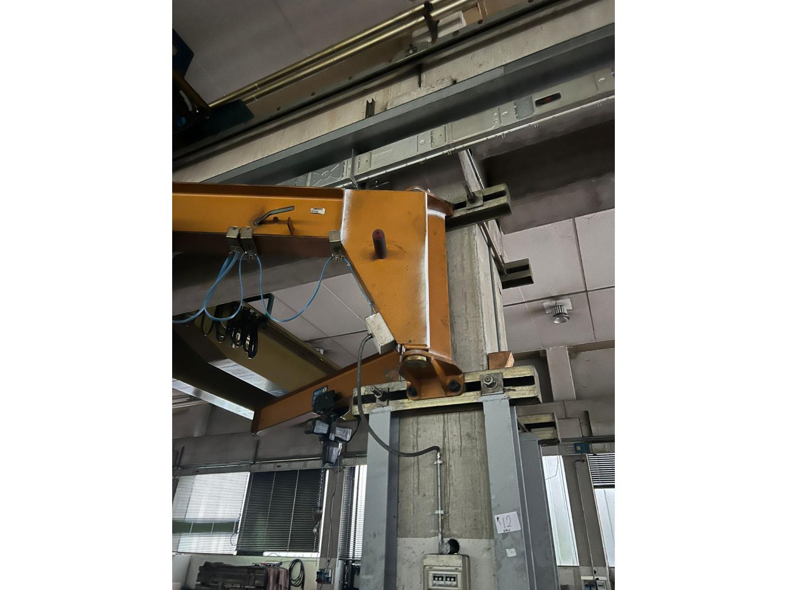 02 GRU A BANDIERA DONATI 2000 KG