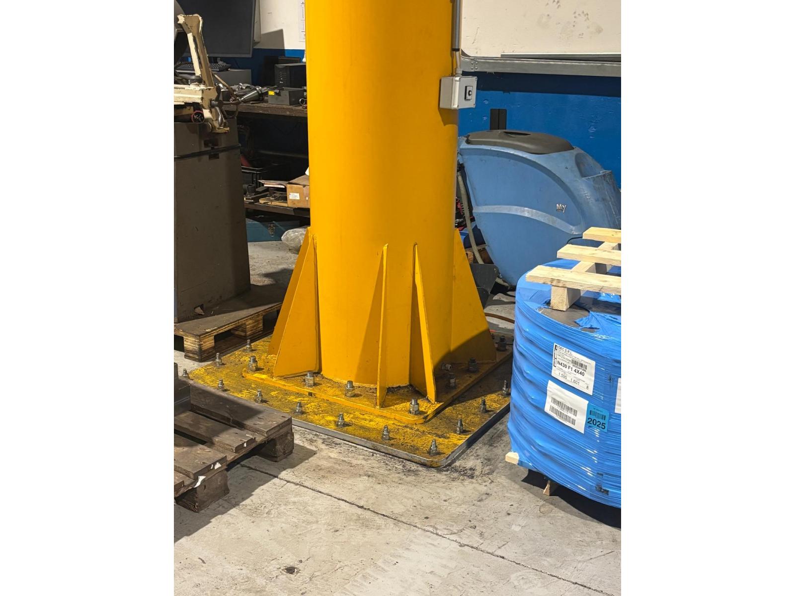 GRU A BANDIERA Portata 2000 Kg