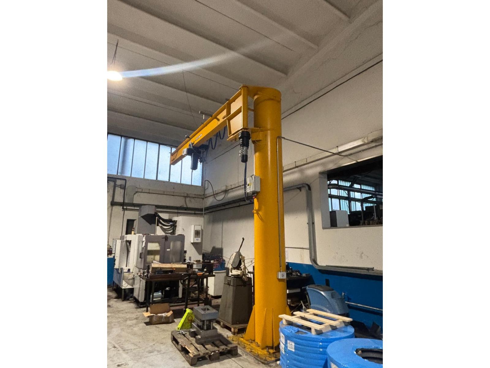 GRU A BANDIERA Portata 2000 Kg