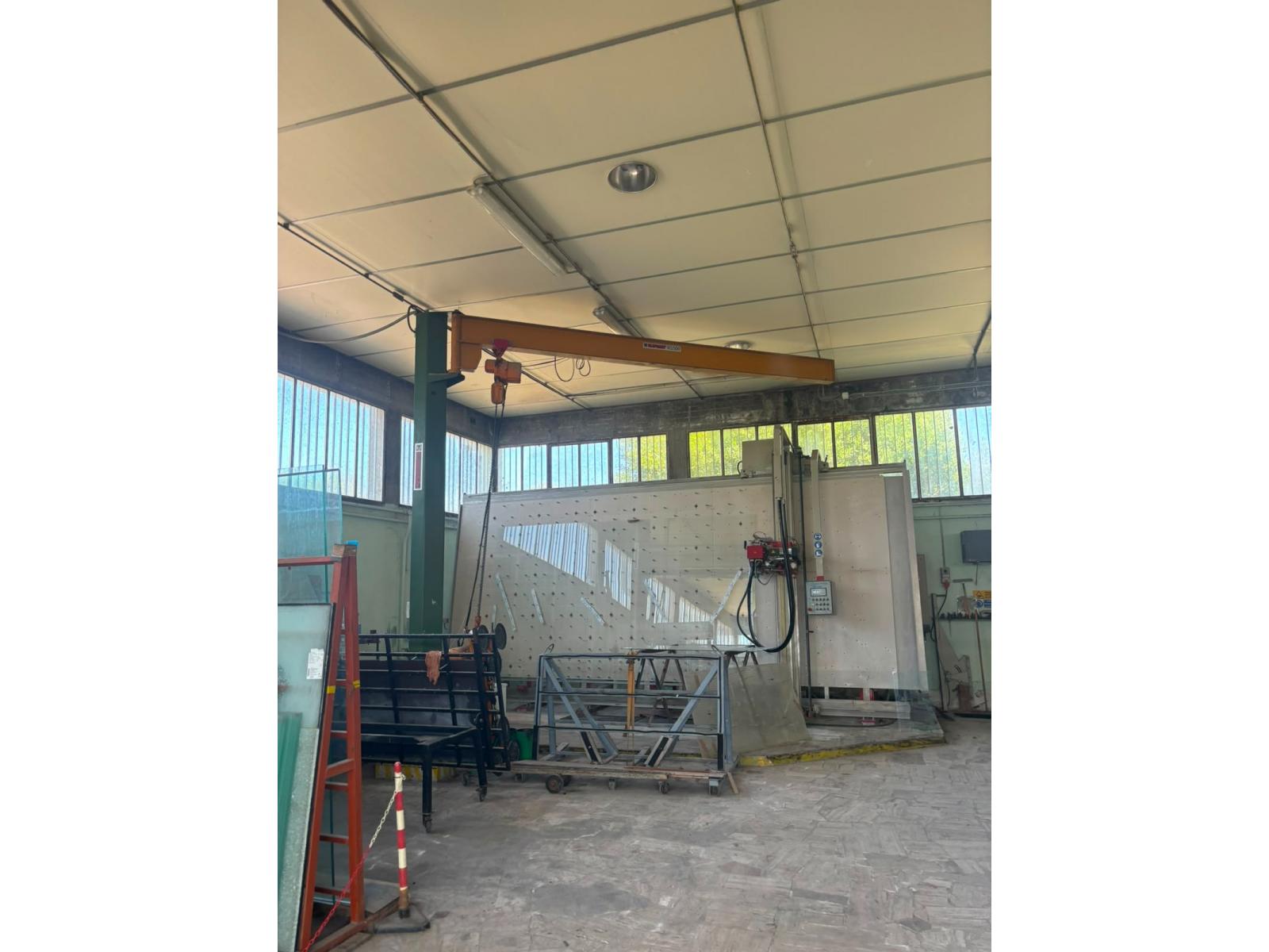 03 GRU A COLONNA  SBRACCI 5 MT  02 DA 250 kg  01 DA500 kg