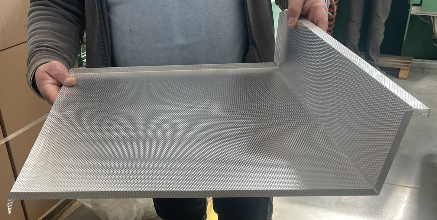 Linea completa marca RIBOLDI per la lavorazione di nastro (coil) di alluminio o acciaio leggero.