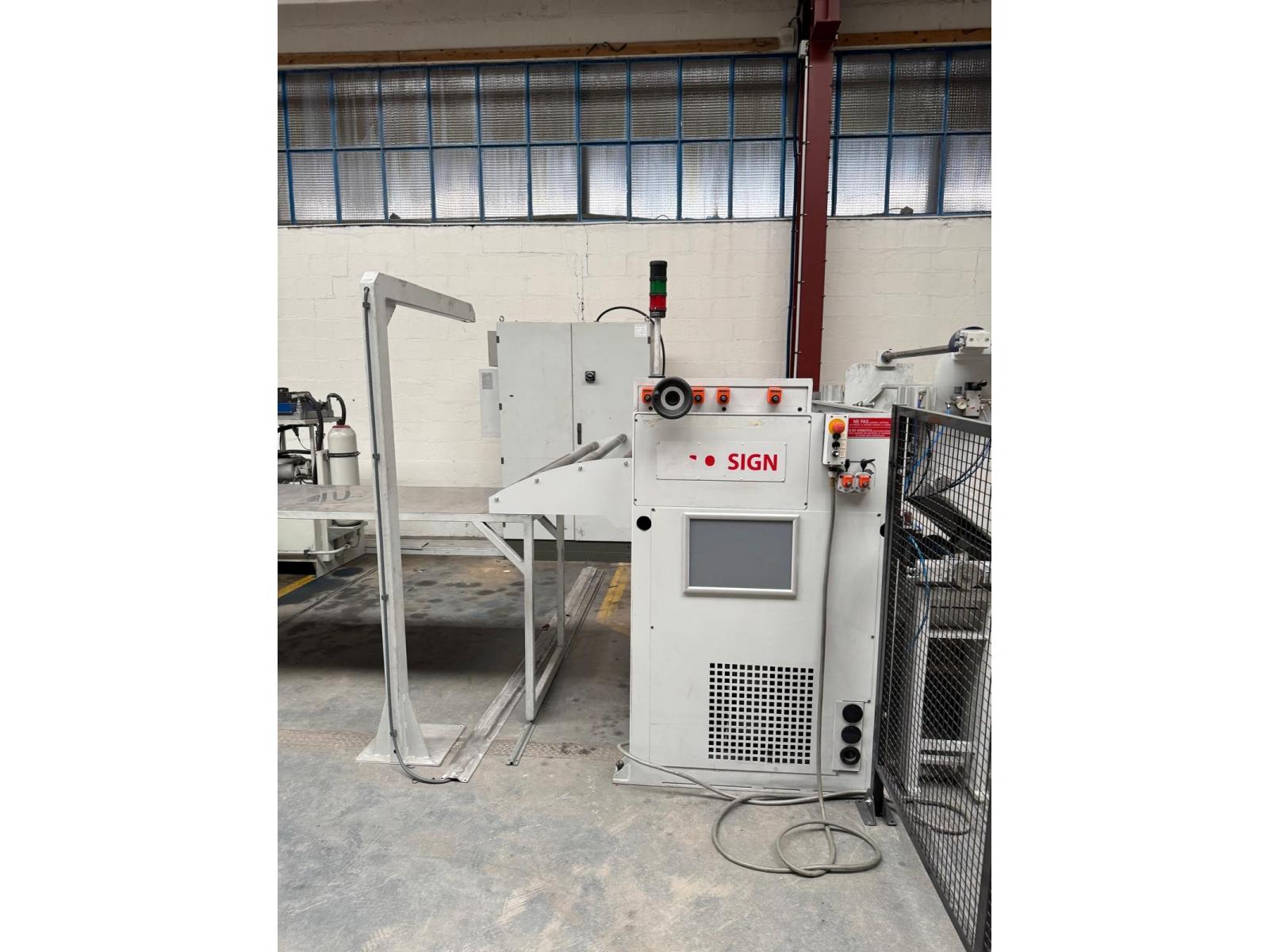 LINEA DI PUNZONATURA PER CARTELLI STRADALI