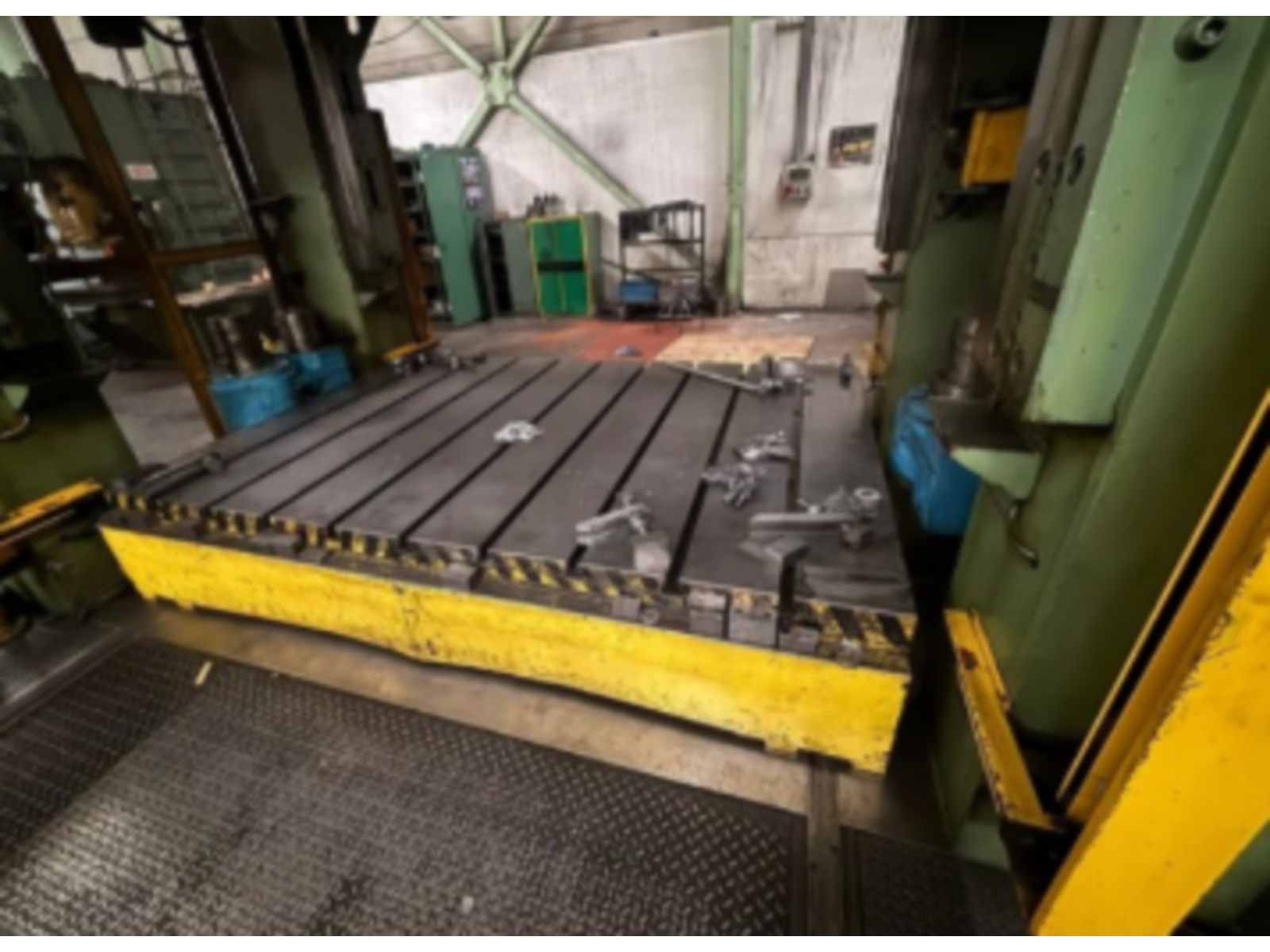 PRESSA IDRAULICA DEES HD-1000 TON