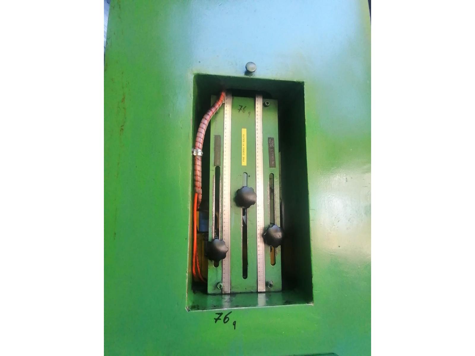 PRESSA IDRAULICA NAVA A 2 SPALLE DA 200 TON