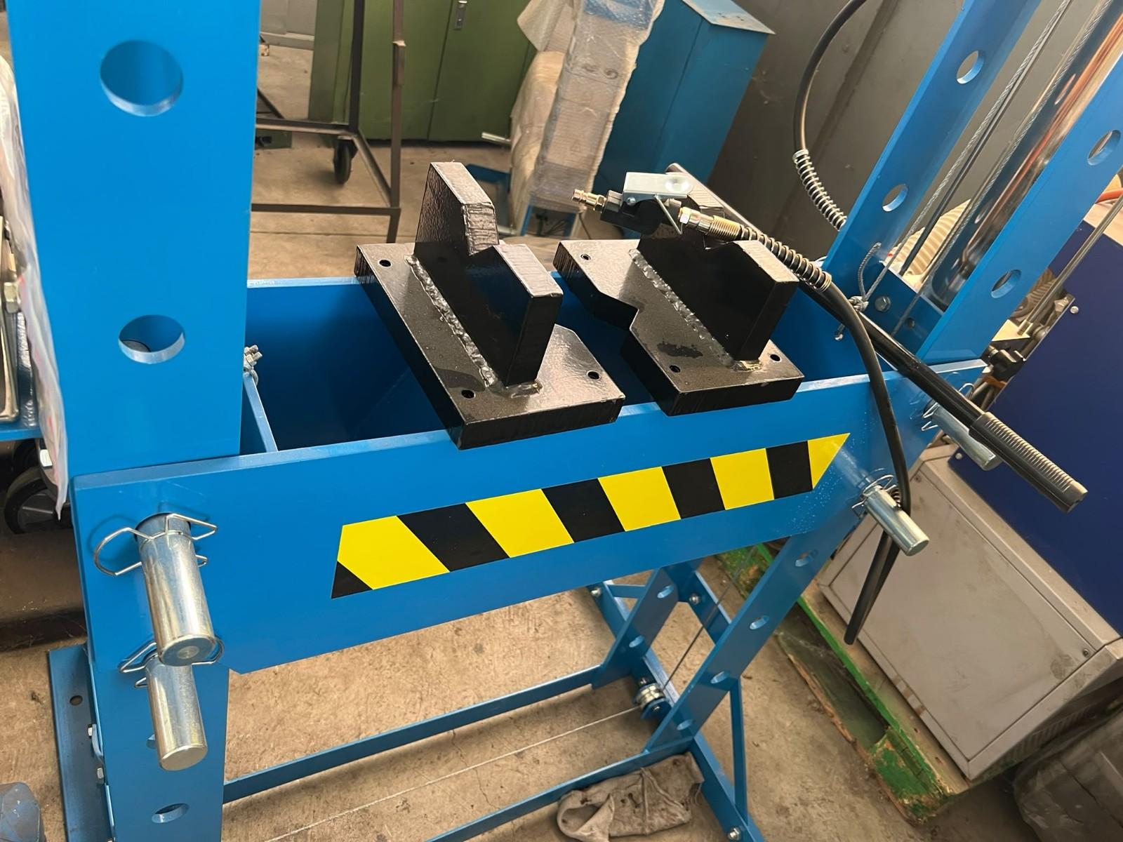 PRESSA NUOVA 50 TON