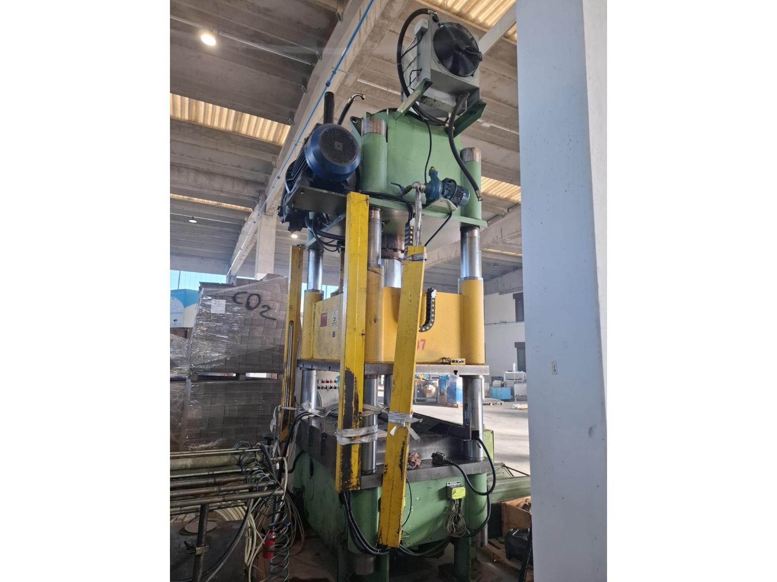 PRESSA OLEODINAMICA CAVANI & GOLDONI Ton. 300