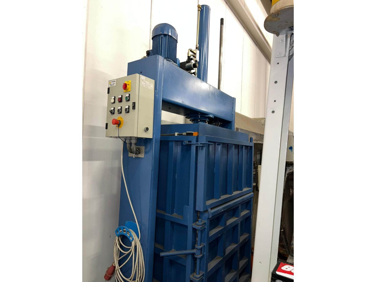 PRESSA PER IMBALLAGGIO