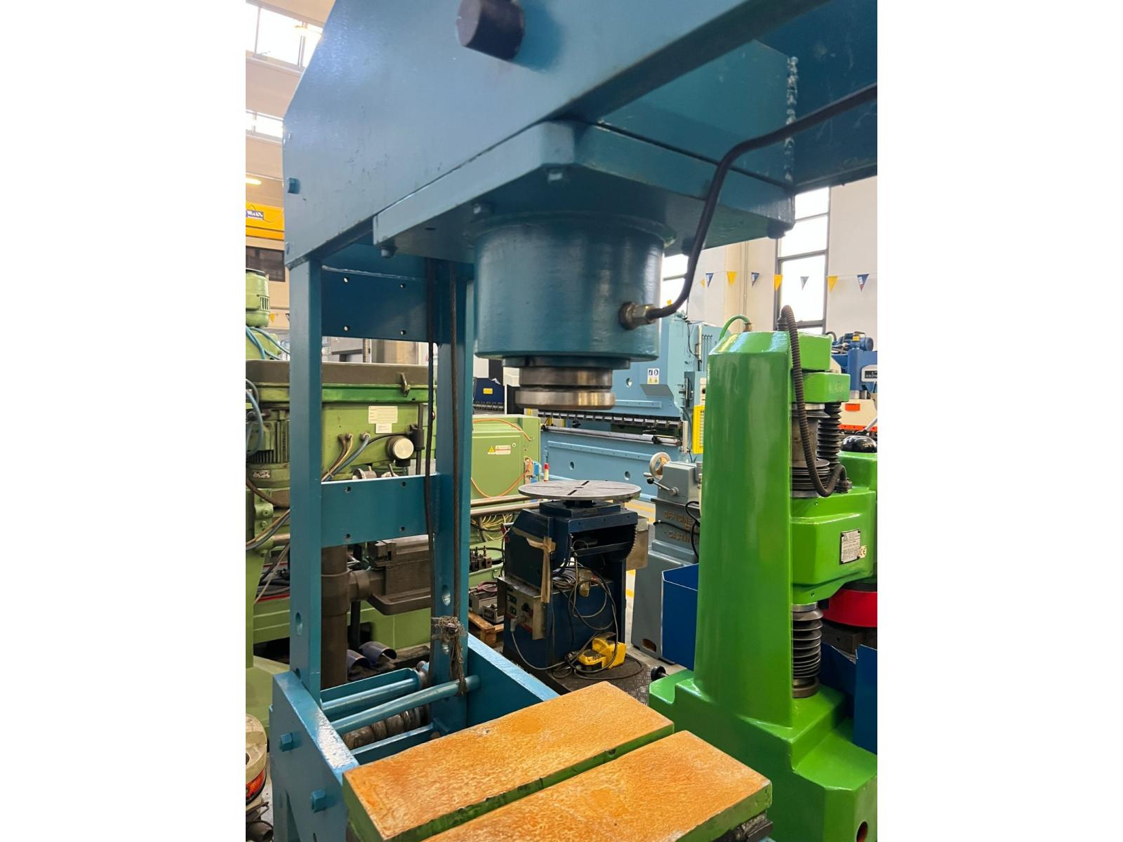 PRESSA PER OFFICINA 100 TON