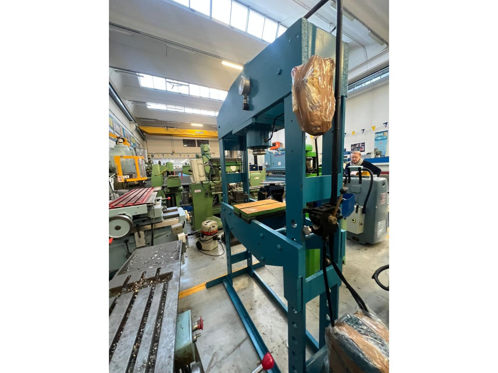 PRESSA PER OFFICINA 100 TON