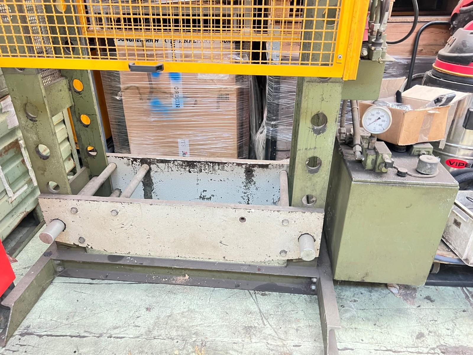 PRESSA PER OFFICINA OMCN 100 TON