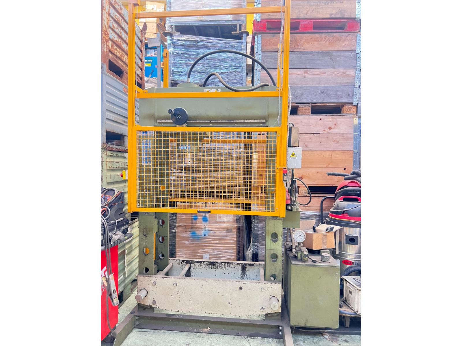 PRESSA PER OFFICINA OMCN 100 TON