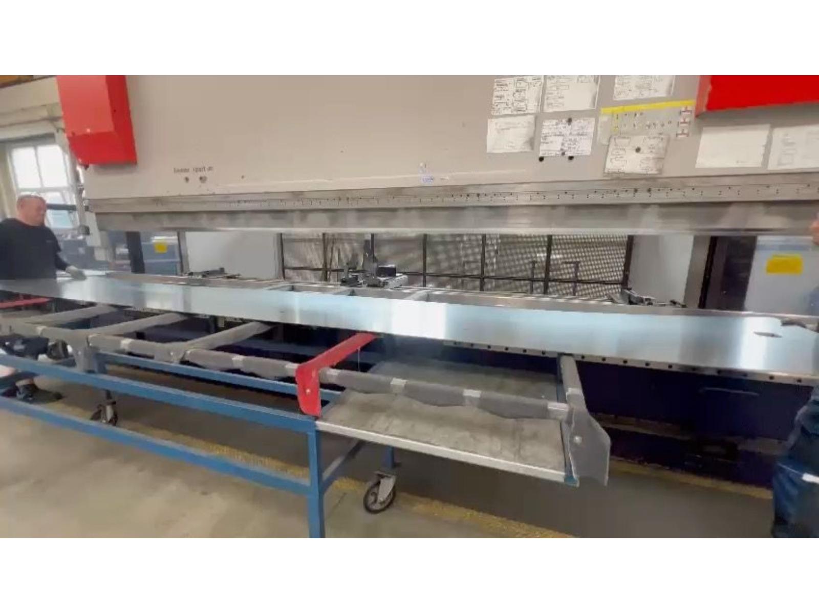 PRESSA PIEGATRICE 6000×400 TON BYSTRONIC 8/10 ASSI