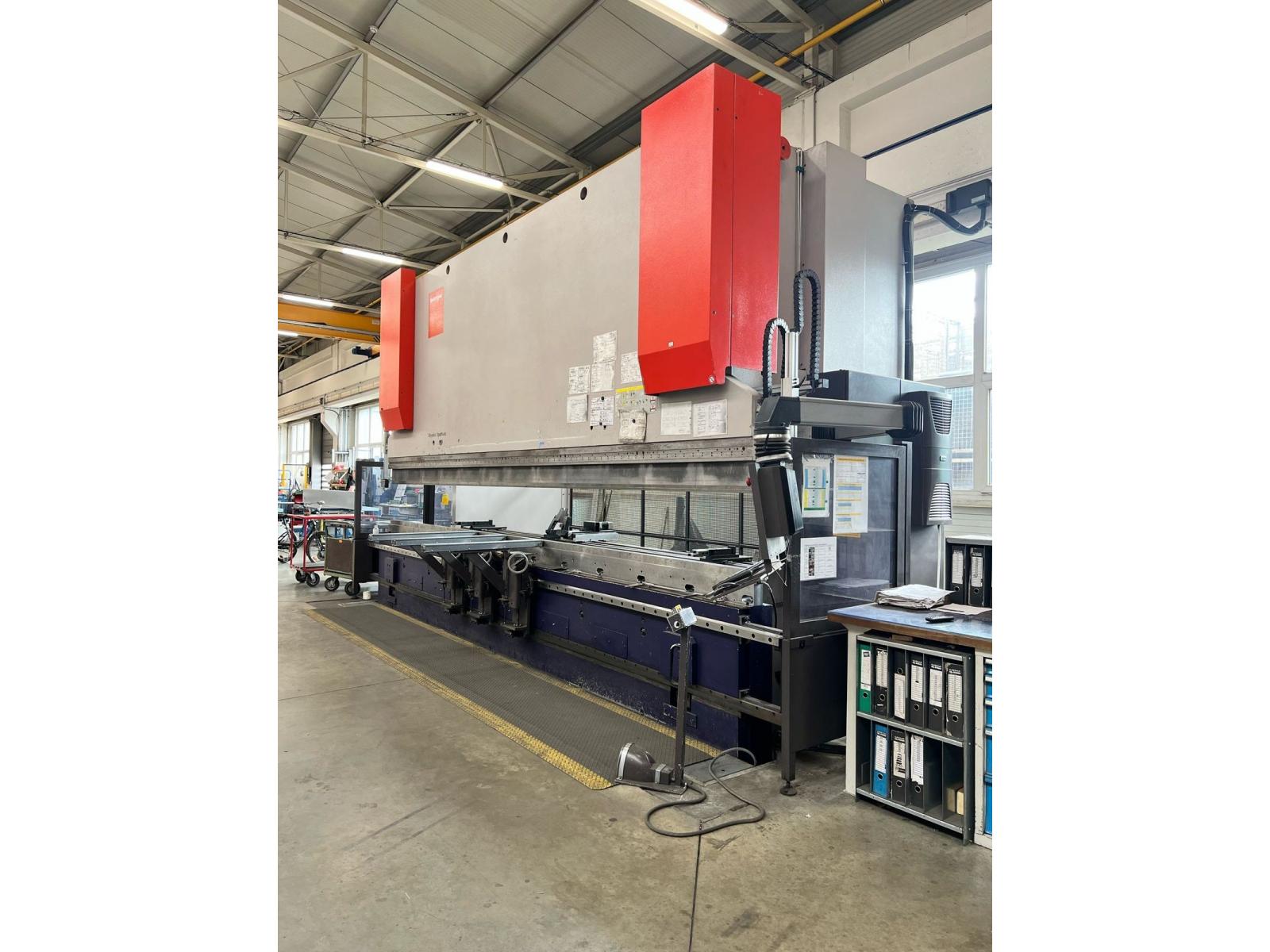 PRESSA PIEGATRICE 6000×400 TON BYSTRONIC 8/10 ASSI