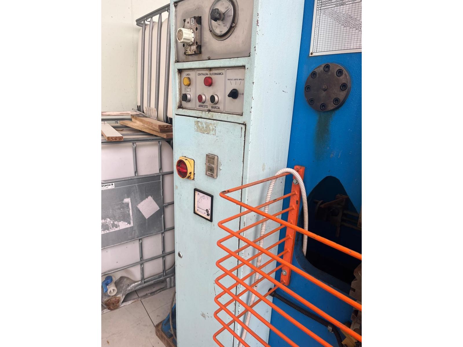 PRESSA PIEGATRICE CMU T20