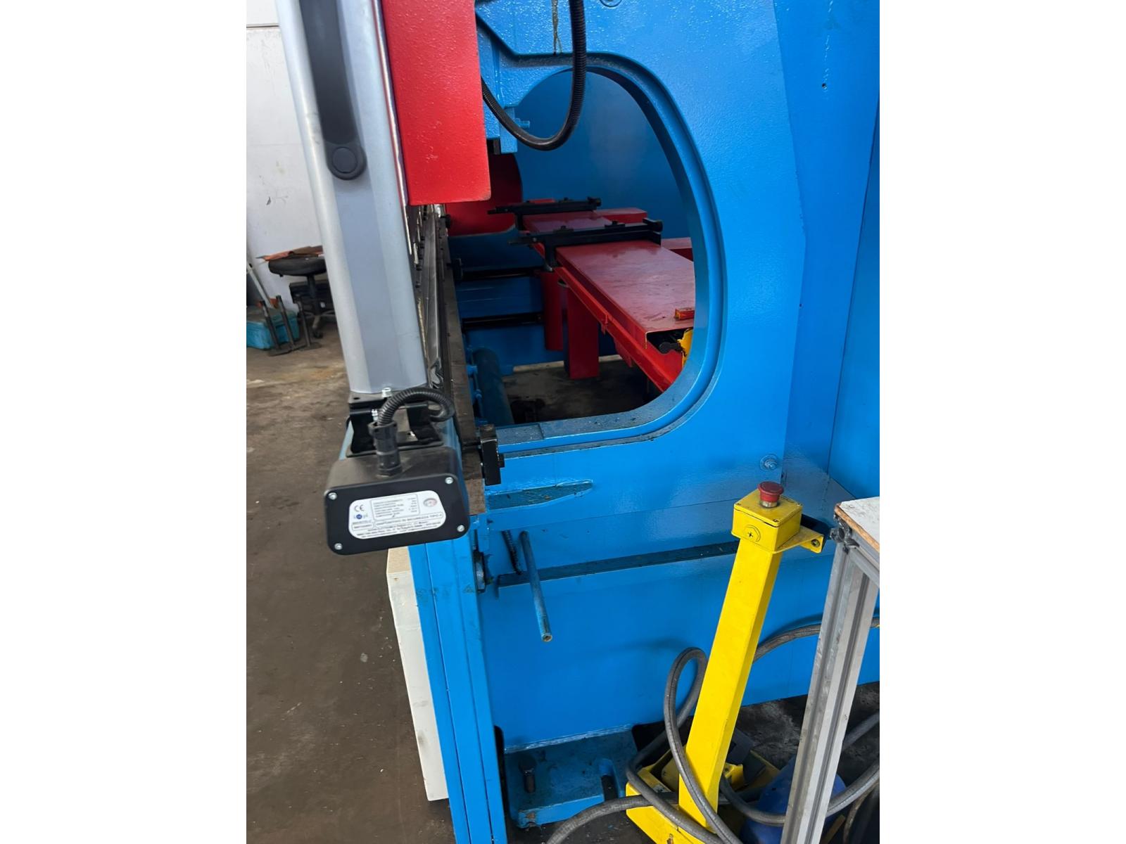 PRESSA PIEGATRICE FUTURA 125 TON