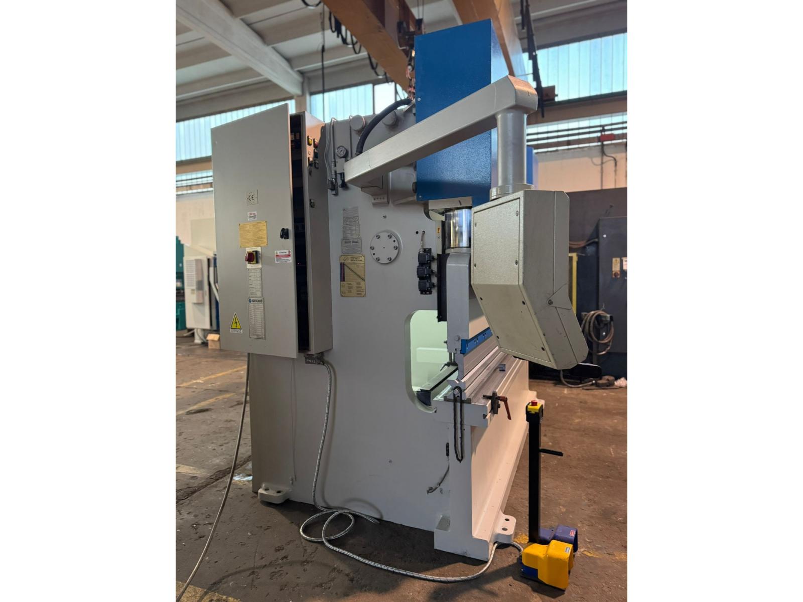 PRESSA PIEGATRICE GEKO  3000x300 TON