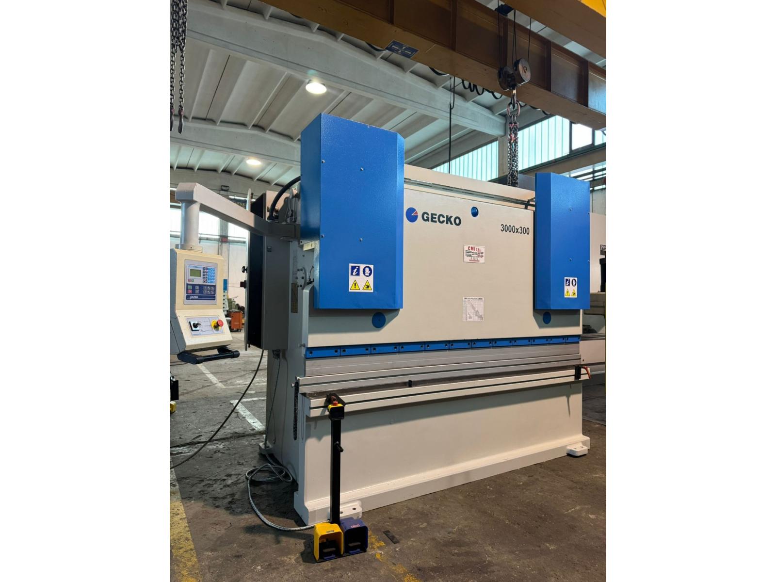 PRESSA PIEGATRICE GEKO  3000x300 TON