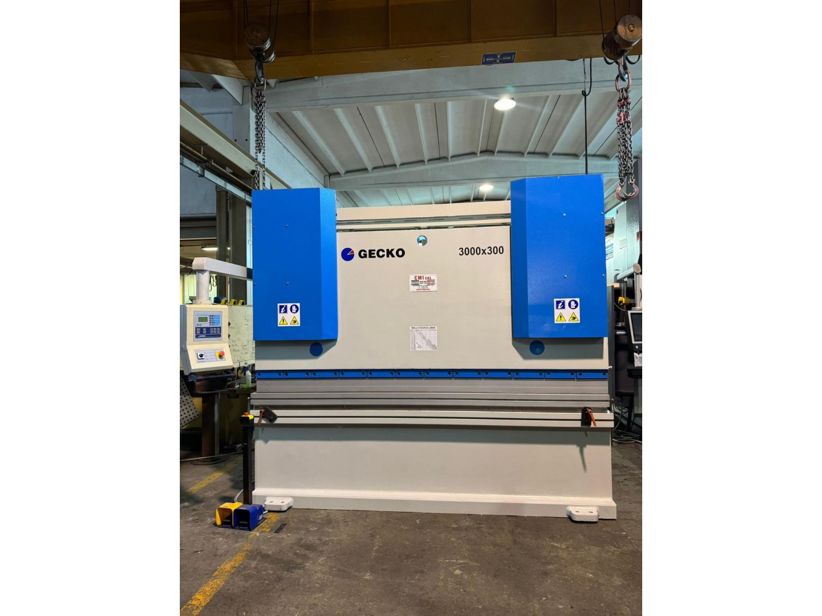 PRESSA PIEGATRICE GEKO  3000x300 TON