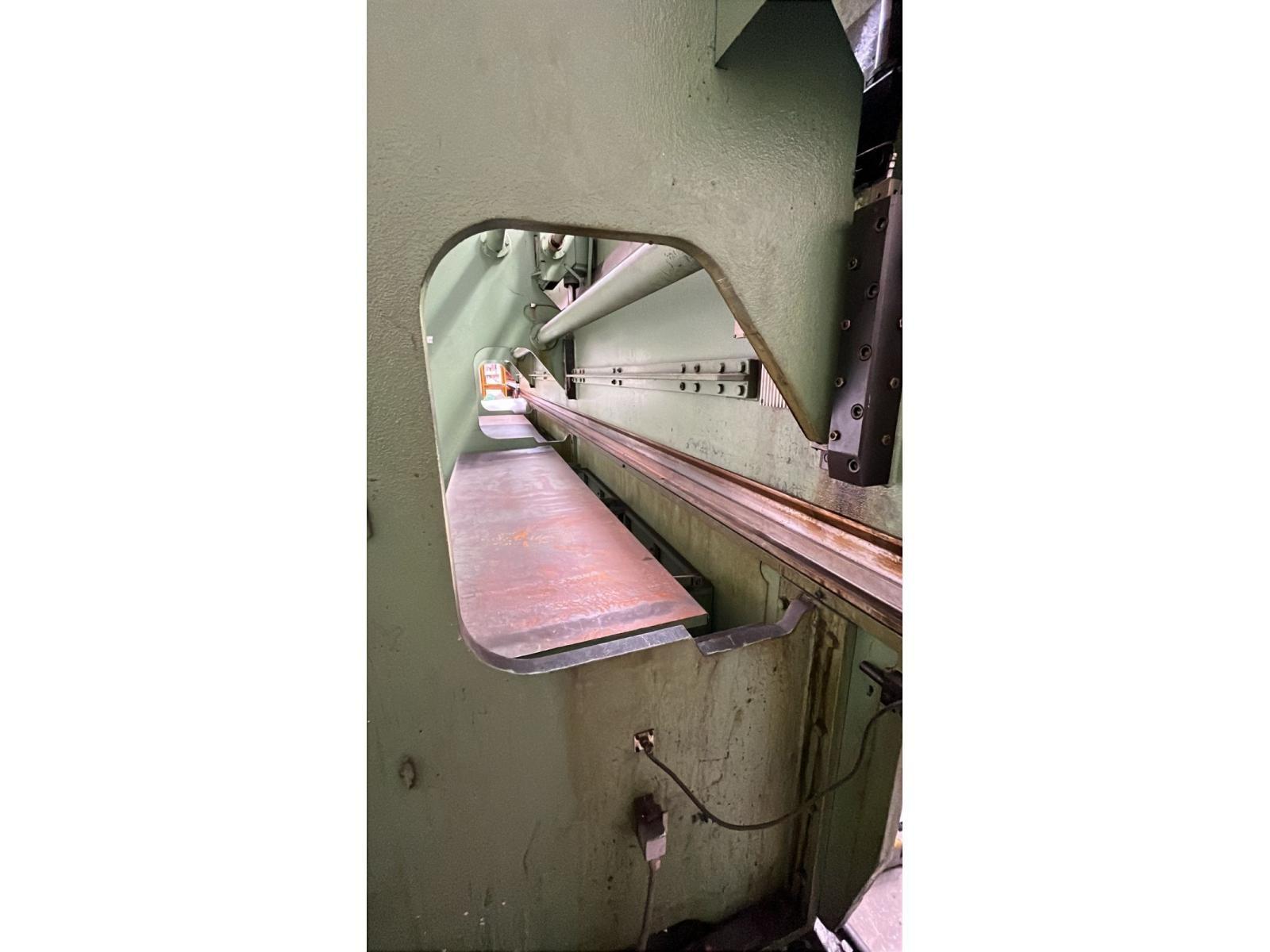 PRESSA PIEGATRICE PER LATTONERIA 8 MT