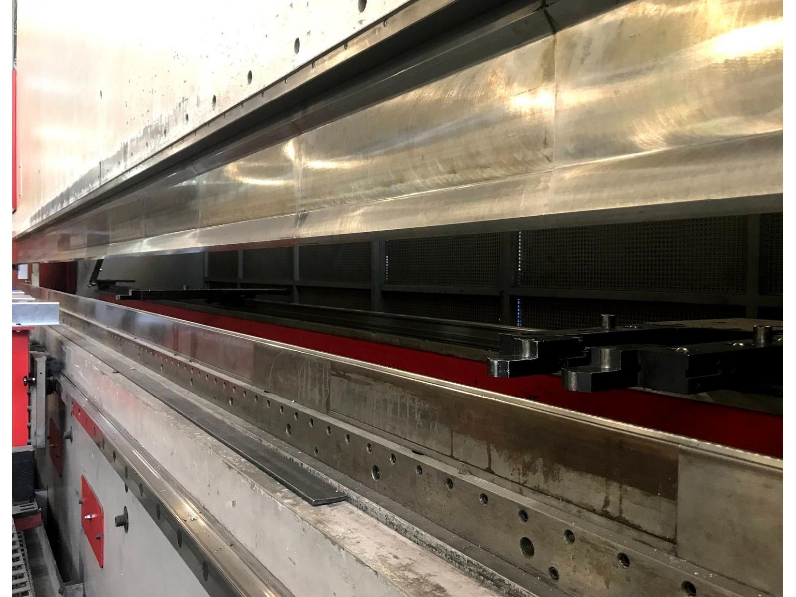 Pressapiegatrcie Beyeler del 2002 a cnc 7.200 mm x 200  ton