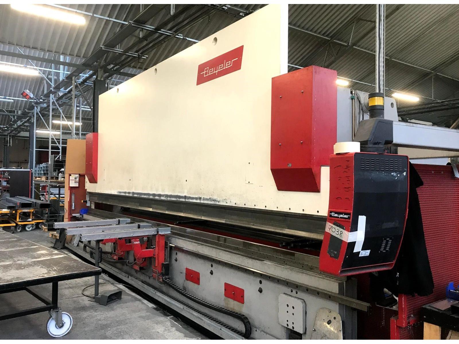Pressapiegatrcie Beyeler del 2002 a cnc 7.200 mm x 200  ton