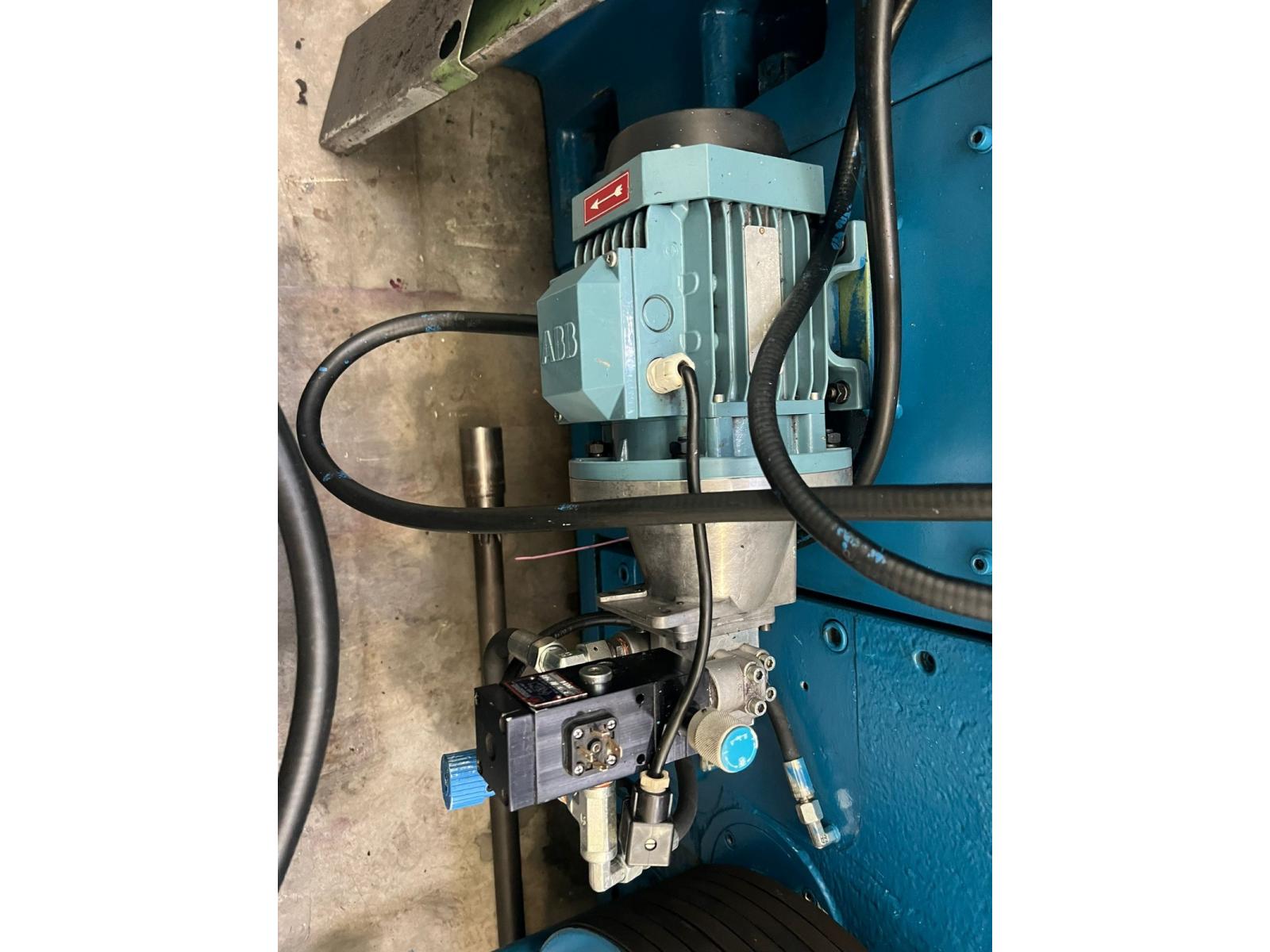 TORNIO VERTICALE OMBA TV 215 CNC