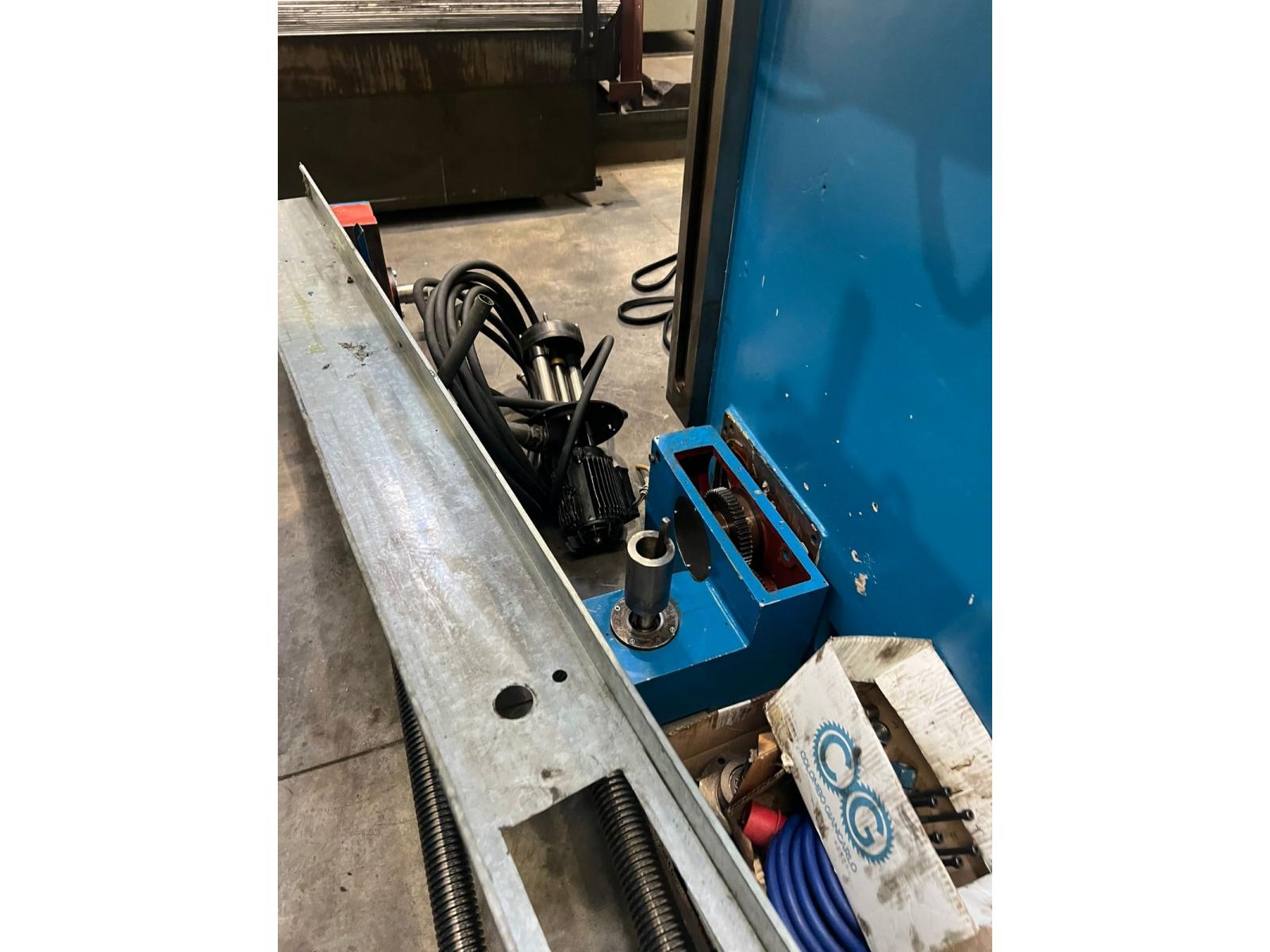 TORNIO VERTICALE OMBA TV 215 CNC