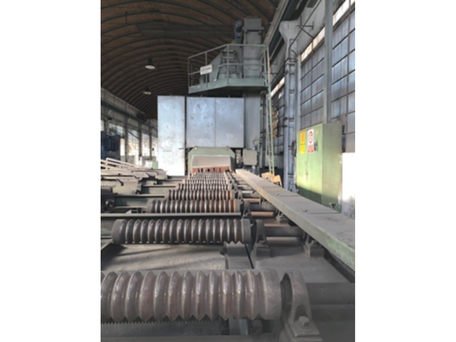 TUNNEL DI GRANIGLIATURA  A PASSAGGIO a RULLI, marca BANFI   Modello   1200 x 300 - 4  turbine ”USATA-REVISIONATA”